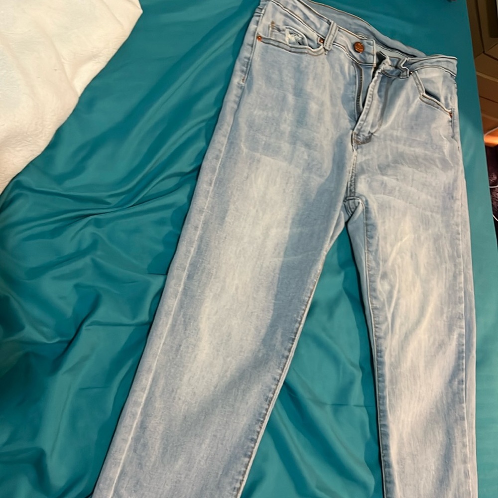 Light blue denim skinny jeans they’re very stretchy